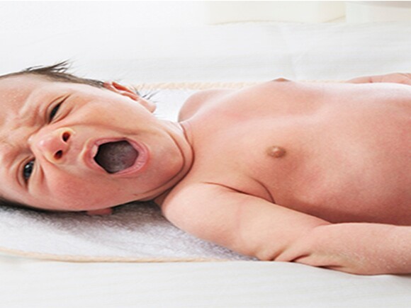 Cómo lavar con una esponja a tu bebé