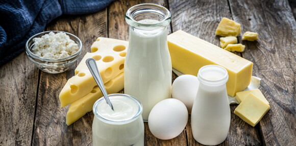 Alimentos como los huevos y la leche pueden conllevar alergias en bebés